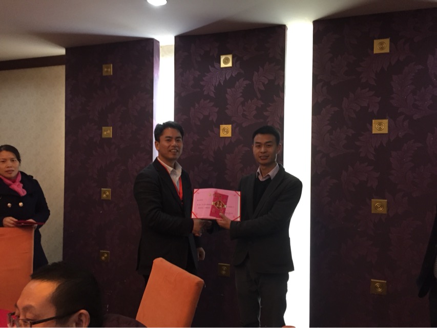 2015年度博揚(yáng)智能裝備優(yōu)秀員工頒獎合影 2015年度博揚(yáng)智能裝備優(yōu)秀員工頒獎合影